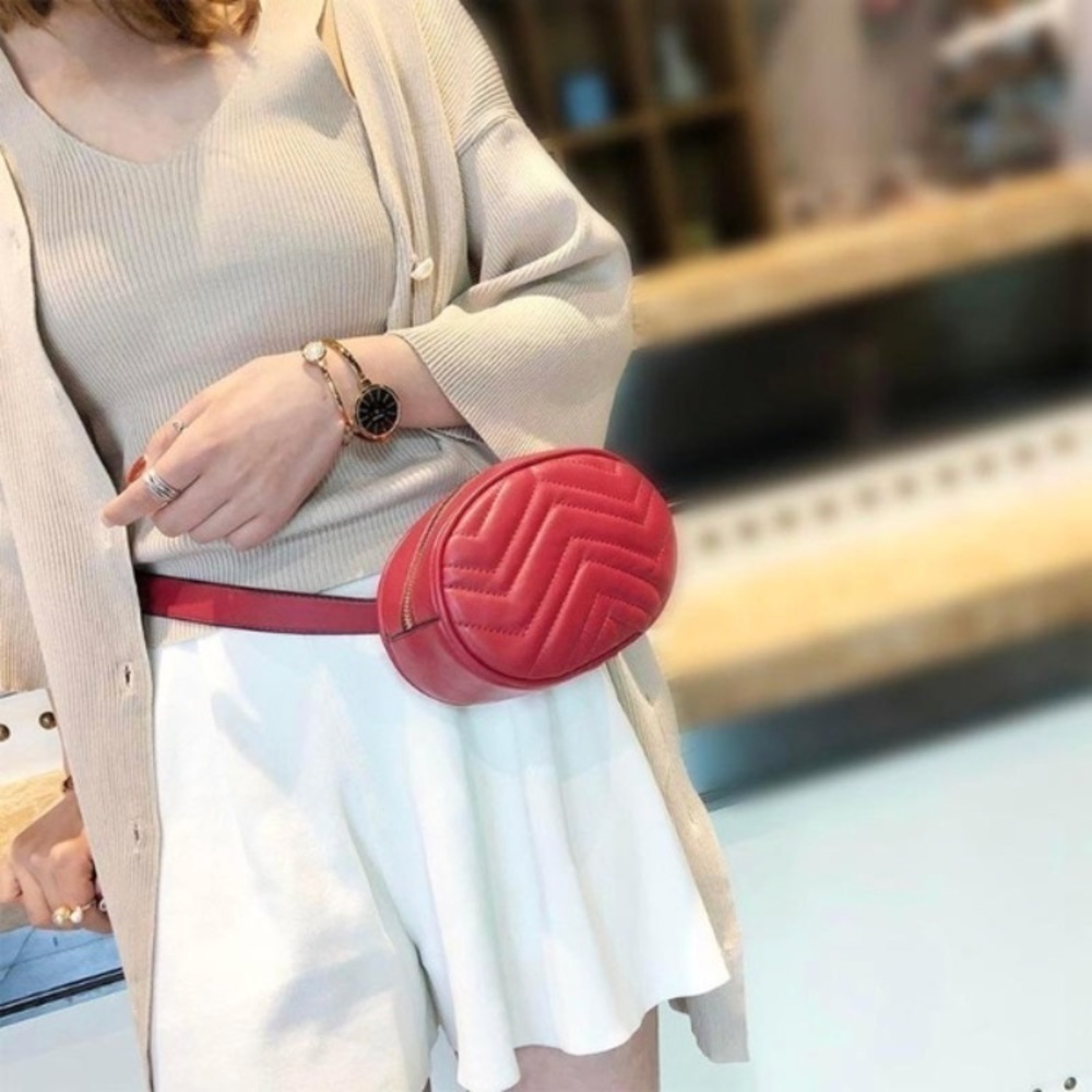 🍭WARDROBE MUST 🍭Quilted Black Belt Waist Pack - Picture 4 of 8